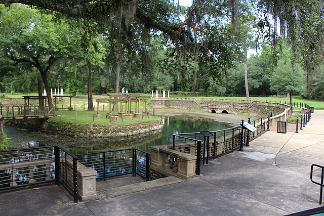 A view overlooking Radium Springs in the current day