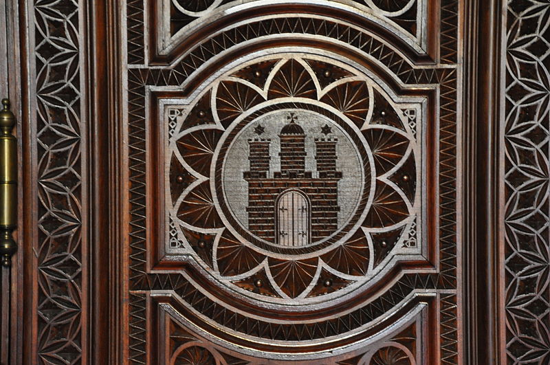 File:Rathaus Hamburg crest wood carving.JPG