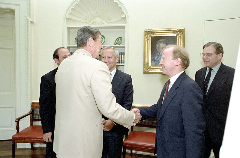 File:Reagan’s meeting with Oleg Gordievsky in the Oval Office (07).jpg