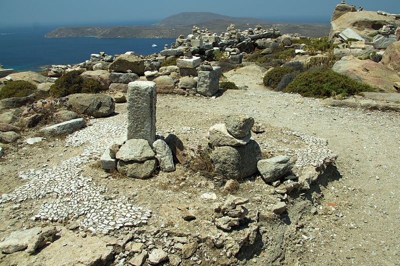 File:Remains temple top Kynthos Delos, 143515.jpg