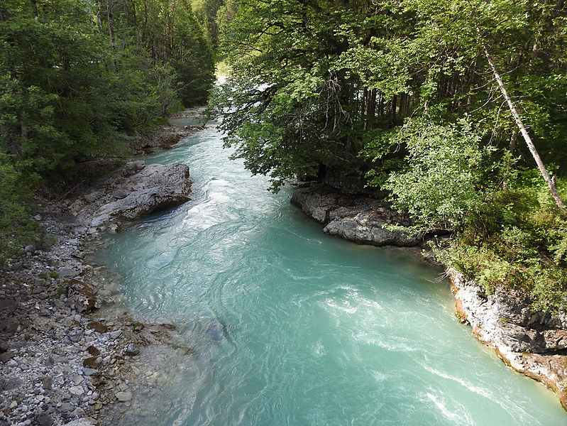 File:Rißbach in Hinterriß 01.JPG