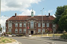 Persimpangan jalan di Leatherhead, Surrey - geograph.org.inggris - 1394096.jpg