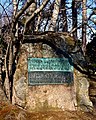 Natural na gapong lubongan, Old Ship Burying Ground, Hingham, Massachusetts