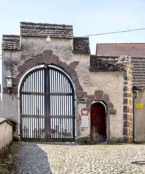 File:Ruine (Burkheim Kaiserstuhl) jm34260.jpg