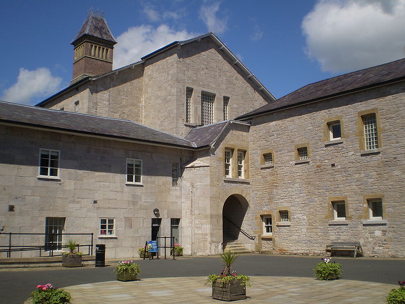 File:Ruthin Gaol - courtyard.jpg