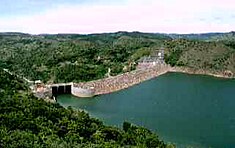 Samanalawewa Dam kaj Reservoir.jpg