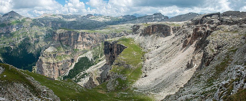 File:Sciblota Fëures Crespëina Val Lietres da Mont de Sëura de Chedul Gherdëina.jpg