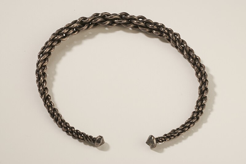 File:Silver neck ring.jpg