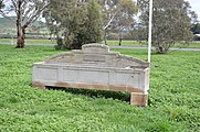 English: Bills horse trough at Smeaton, Victoria