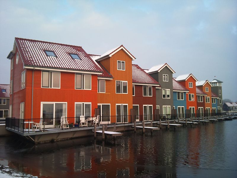 File:Some more houses 5211212389.jpg