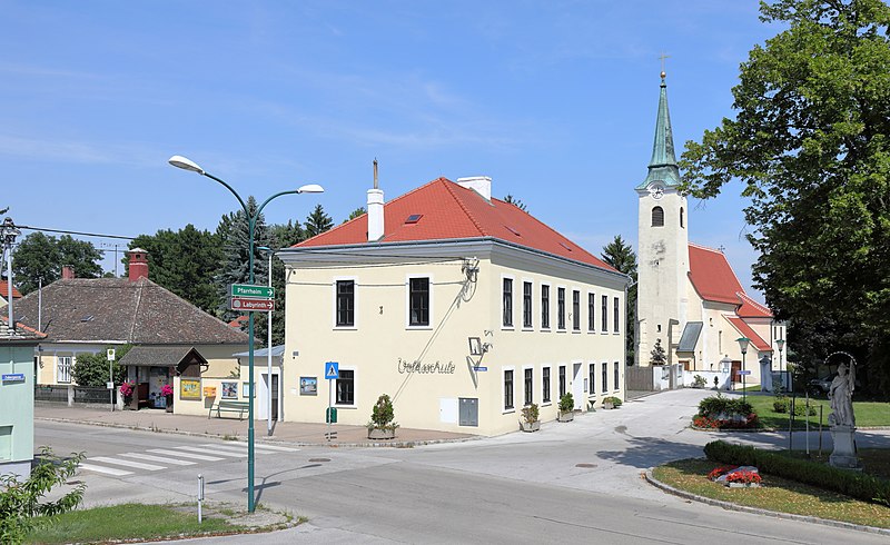 File:Sonnberg (NÖ) - Ortszentrum.JPG