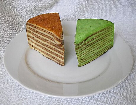 File:Spekkoek naturel en pandan.jpg