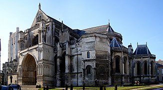 Den gamla katedralen Notre-Dame