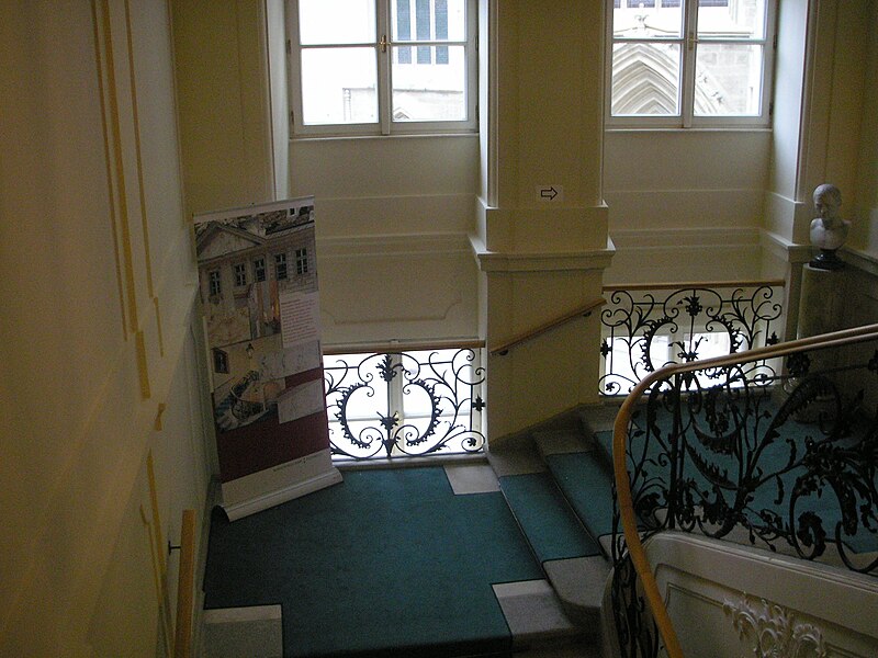 File:Staircase Palais Dietrichstein Minoritenplatz019.JPG