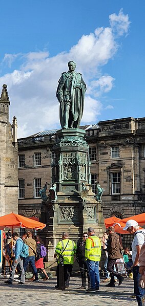 File:Statue of Walter Montagu Douglas Scott, Edinburgh.jpg