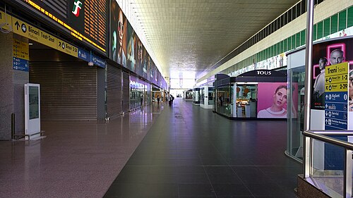 Roma Termini train station completely empty during first COVID-19 lockdown (April 2020)