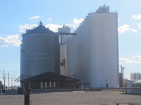 Sublette, KS Co-op grain elevator IMG 5967.JPG