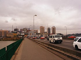 Sur le pont Charles-de-Gaulle - Abidjan.jpg