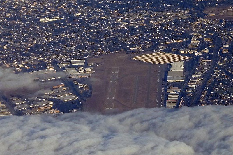 File:TOA TORRANCE AIRPORT FROM FLIGHT LAX-CDG 777 F-GSPY (10427393926) (2).jpg