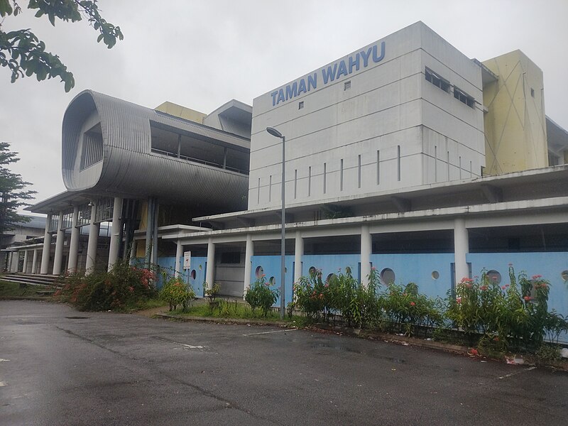 File:Taman Wahyu Komuter Station outview (220516) 01.jpg