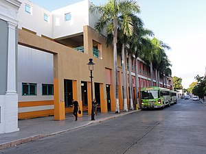 Terminal de Carros Publicos Carlos Garay, Barrio Segundo, Ponce, PR - vista Calle Victoria, mirando hacia el oeste (DSC07224).jpg