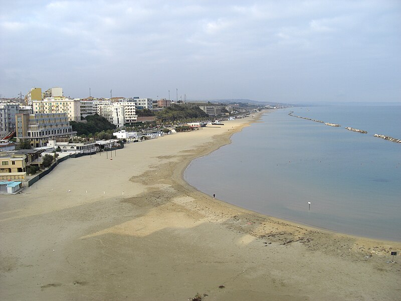 File:Termoli Spiaggia di Sant'Antonio.jpg
