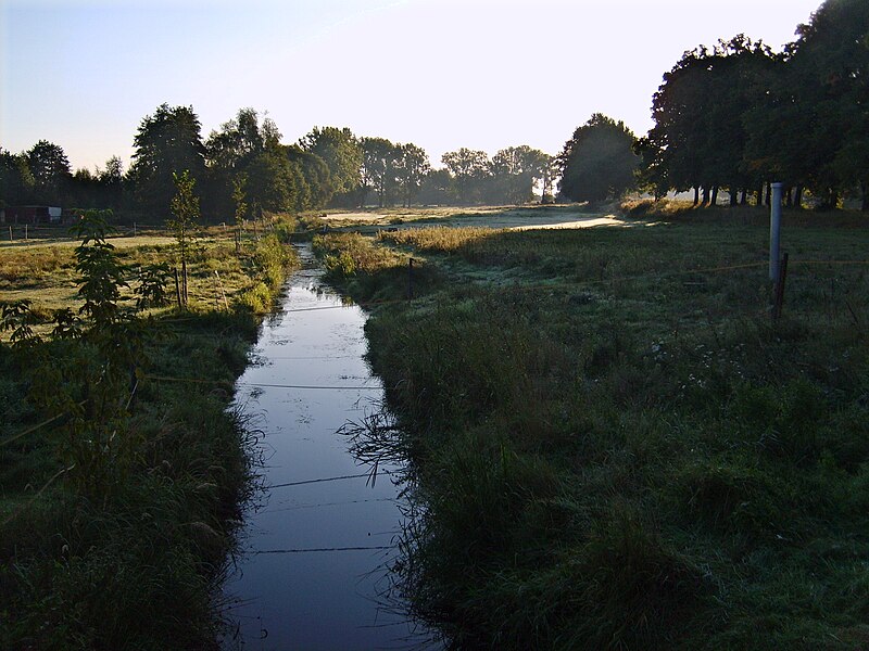 File:Thaugraben Elsterwerda 2.jpg