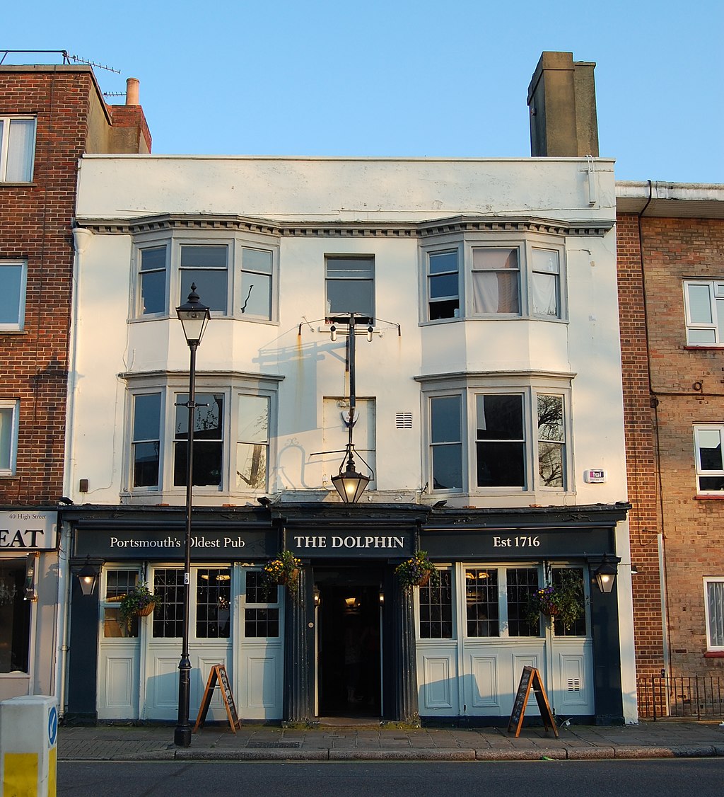 The Dolphin pub, 41 High Street, Old Portsmouth (NHLE Code 1104366) (April 2019)