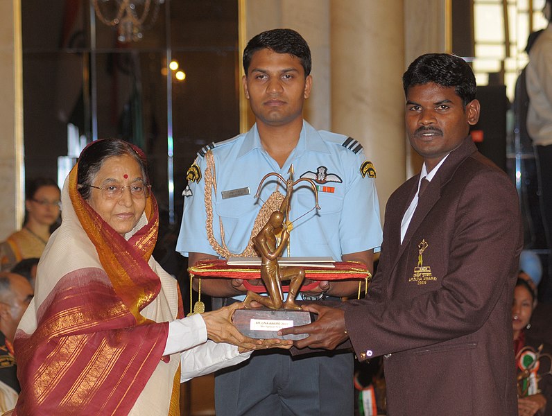 File:The President, Smt. Pratibha Devisingh Patil presenting the Arjuna Award-2009 to Shri Ignace Tirkey for Hockey, in a glittering ceremony, at Rashtrapati Bhawan, in New Delhi on August 29, 2009.jpg