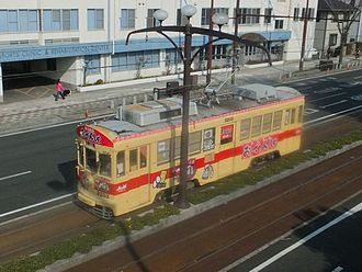 Odensha Toyohashi Railroad's tram "Odensha", at Hacchodori, Toyohashi, Aichi (2015-02-11).JPG