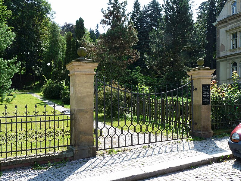 File:Trutnov - památník synagogy 01.jpg