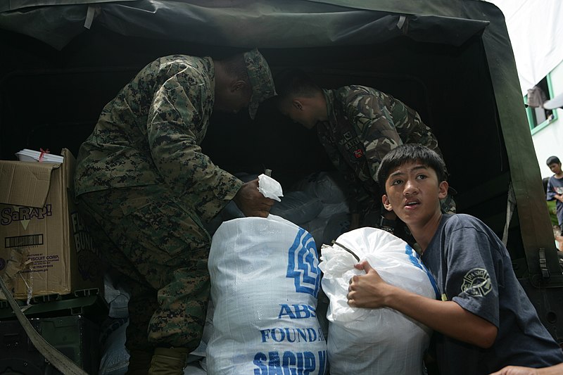 File:US Navy 091004-M-9443M-166 Members of the U.S. Armed Forces and the Armed Forces of the Philippines deliver family food packs.jpg