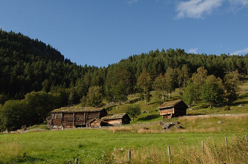 File:Valle, Nordigard Rygnestad.JPG