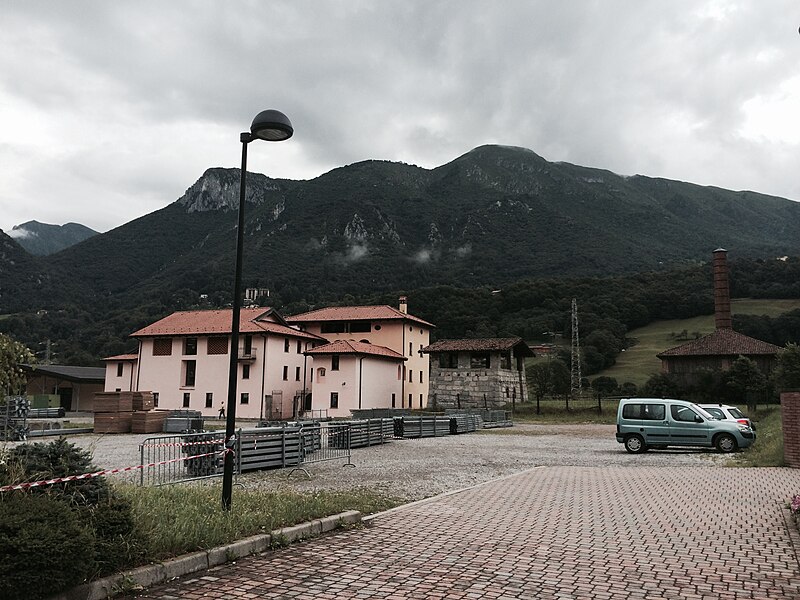 File:Valsassina luglio 2014 09.jpg