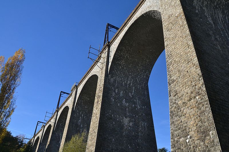 File:Viaduc ferroviaire Pierre-Buffière.jpg