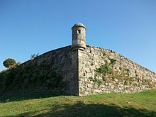 Vigo, fortaleza de San Sebastián, muralla - panoramio.jpg
