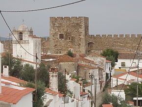 Panorâmica do centro histórico da vila de Terena, vendo-se, ao fundo, o Castelo