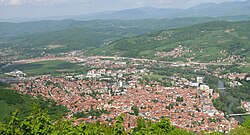 ヴィソチツァ丘からヴィソコ市街を望む