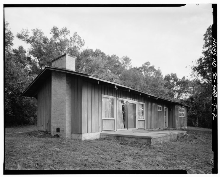 File:WEST (REAR, FACING WATER FRONT) AND NORTH SIDE ELEVATIONS - Penn School Historic District, Retreat House, SC Route 37, 1 mile South of Frogmore, St. Helena Island, Frogmore, HABS SC,7-FROG.V,21-2.tif