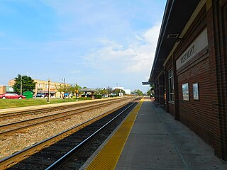 <span class="mw-page-title-main">Westmont station (Illinois)</span> Commuter rail station in Westmont, Illinois
