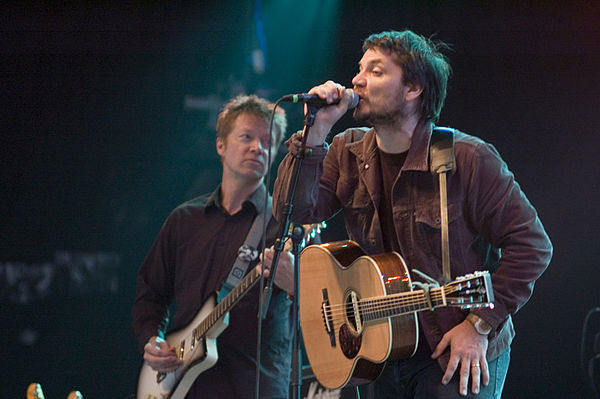 Tweedy singing with Wilco in 2007
