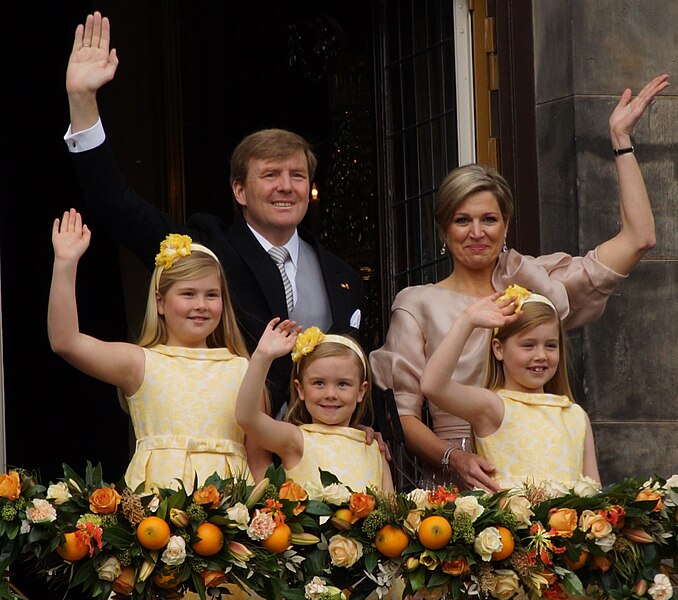 File:Willem-Alexander, Maxima and their daughters 2013.jpg