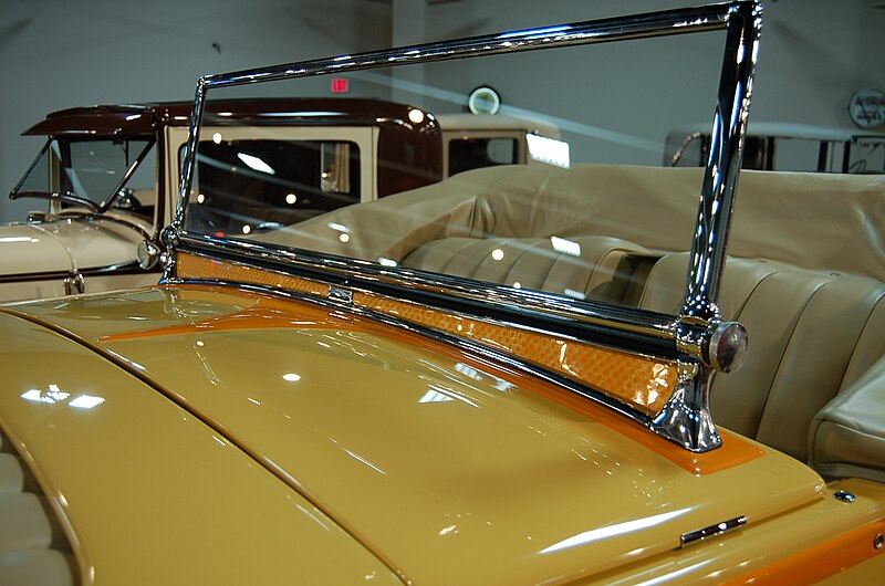 File:Windshield detail -- 1929 Hudson Dual Cowl 4 door Sport Phaeton 6783453216).jpg