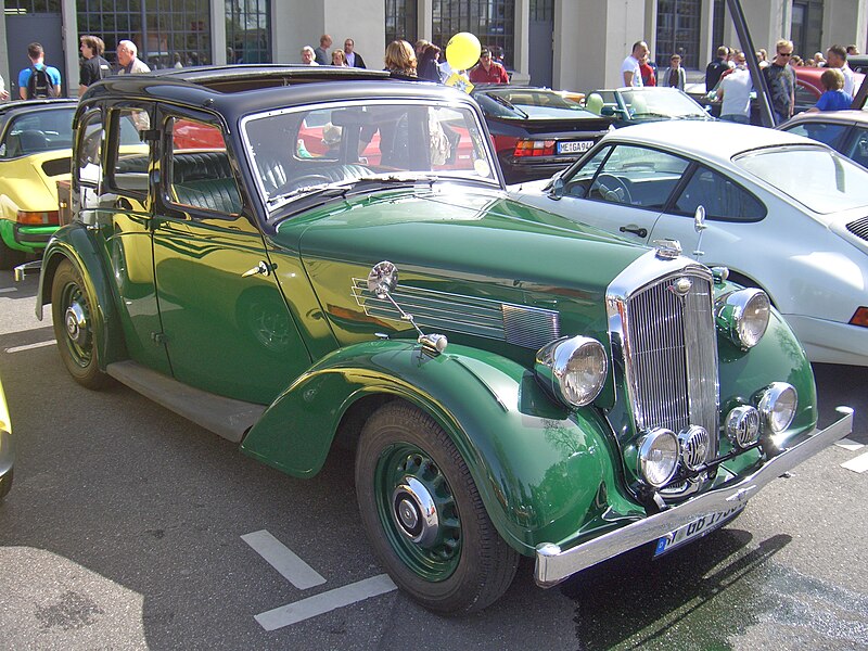 File:Wolseley Fourteen 000 000 frontright 1935-1936 2011-04-10 A.jpg