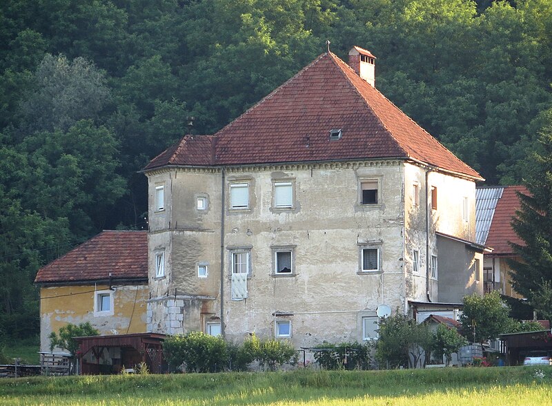 File:Zerjav Castle.JPG