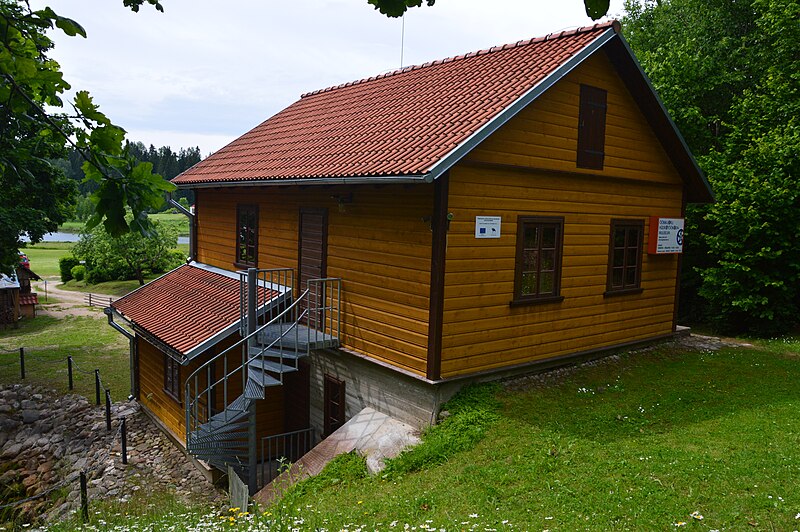 File:Ööbikuoru hüdrotöökoda-muuseum 2017.jpg