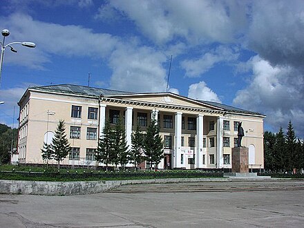 Закаменск бурятия. Закаменск дворец культуры. Памятники г. .Закаменск. Закаменск сквер седлетского. Сквер Победы Закаменск.