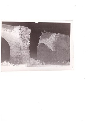 הגשר ההרוס לאחר הפיצוץ.jpg