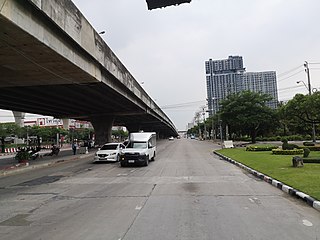 <span class="mw-page-title-main">Ramkhamhaeng Road</span> Street in Bangkok, Thailand