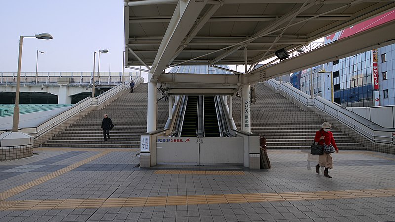 File:エスカレータの運転は7時～24時まで - panoramio.jpg